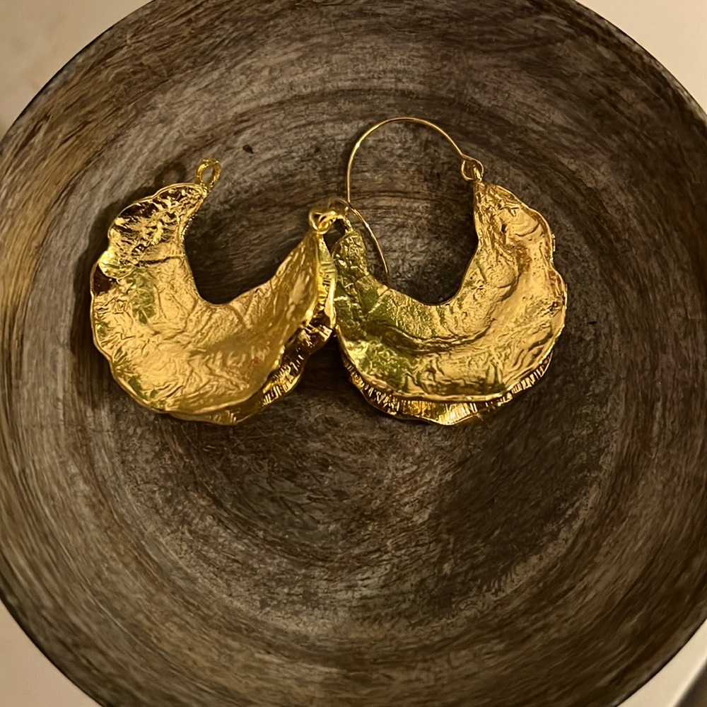 Zara Textured Bright Goldtone Leaf Hoop Earrings 004x1